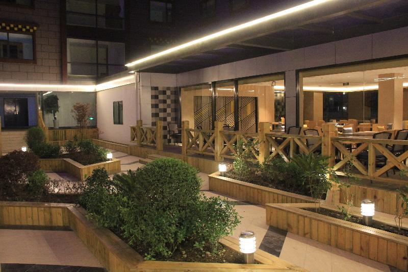 Holiday Inn Express Daocheng Yading, An Ihg Hotel Zewnętrze zdjęcie